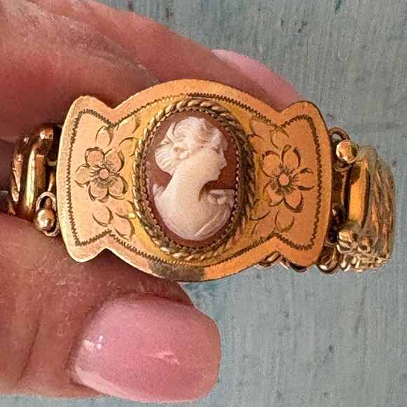 Gorgeous “Carmen” DFB Briggs Cameo Stretch “Sweetheart” Gold-Filled Bracelet - Picture 7 of 16